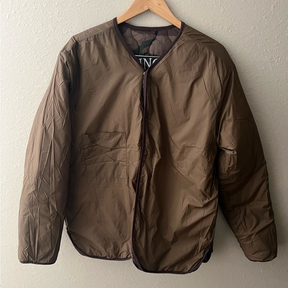 - First Row puffy Jacket - Picture 8 of 8